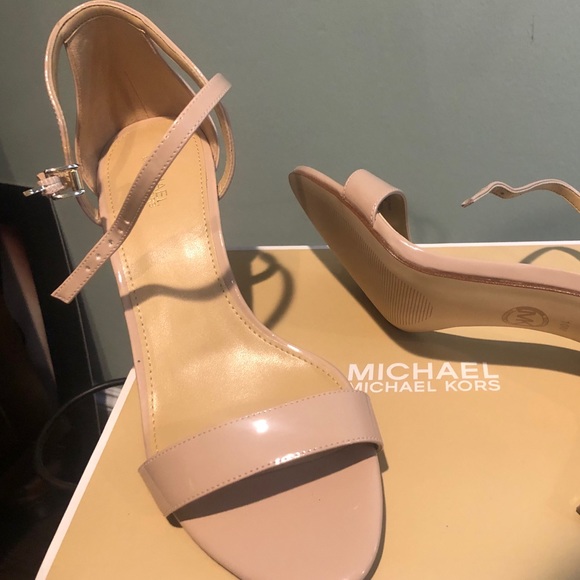 MK SHOES - Picture 3 of 4